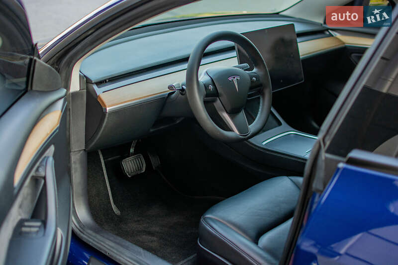 Седан Tesla Model 3 2021 в Дрогобыче