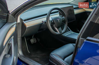 Седан Tesla Model 3 2021 в 