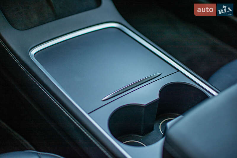 Седан Tesla Model 3 2021 в Дрогобыче
