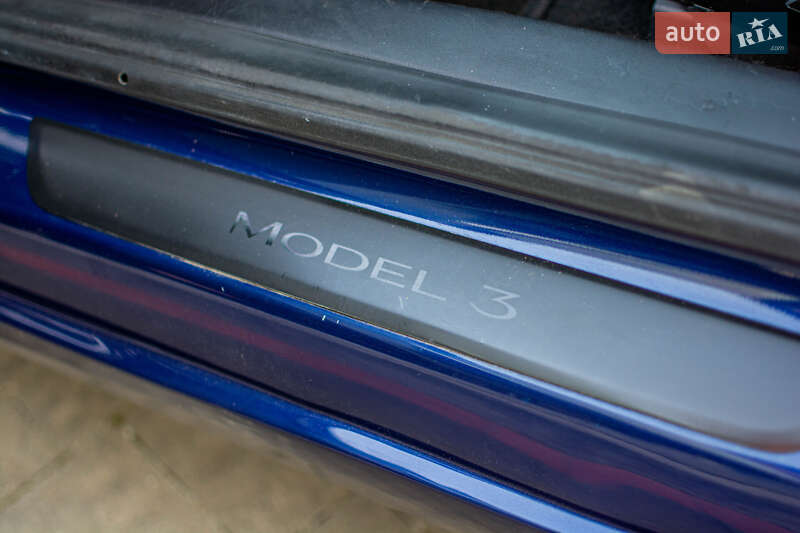 Седан Tesla Model 3 2021 в Дрогобыче