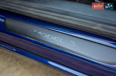 Седан Tesla Model 3 2021 в 
