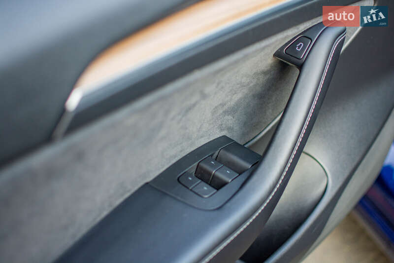 Седан Tesla Model 3 2021 в Дрогобыче