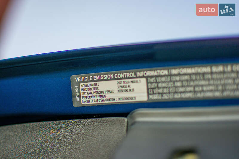 Седан Tesla Model 3 2021 в Дрогобыче