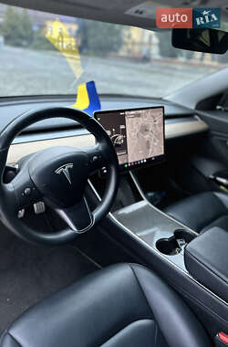 Седан Tesla Model 3 2019 в 