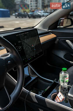 Седан Tesla Model 3 2020 в 