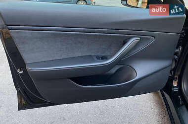 Седан Tesla Model 3 2021 в 