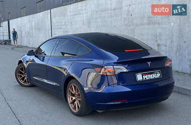 Седан Tesla Model 3 2022 в 