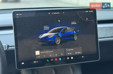 Седан Tesla Model 3 2022 в 