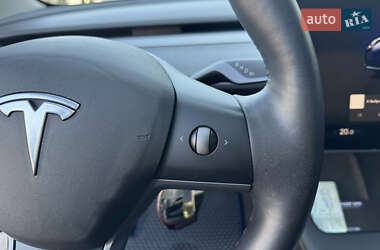 Седан Tesla Model 3 2022 в 