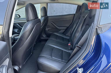 Седан Tesla Model 3 2022 в 
