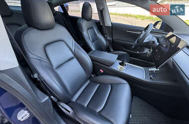 Седан Tesla Model 3 2022 в 