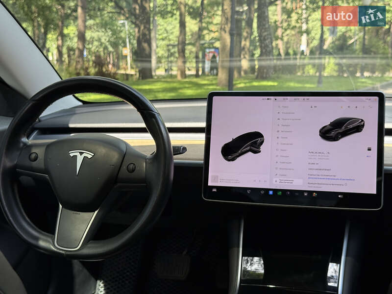 Седан Tesla Model 3 2018 в Чернигове