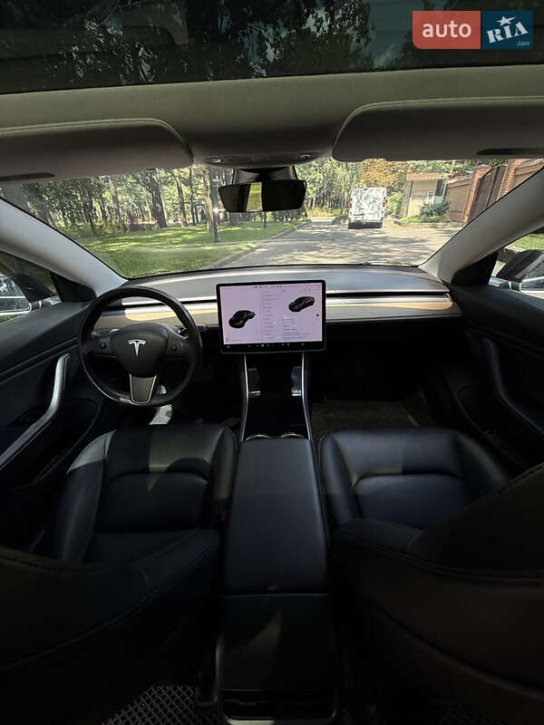 Седан Tesla Model 3 2018 в Чернигове