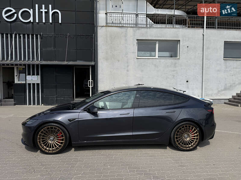 Седан Tesla Model 3 2024 в Львові