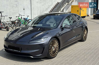 Седан Tesla Model 3 2024 в Львове