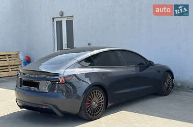 Седан Tesla Model 3 2024 в 