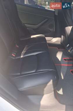Седан Tesla Model 3 2022 в 
