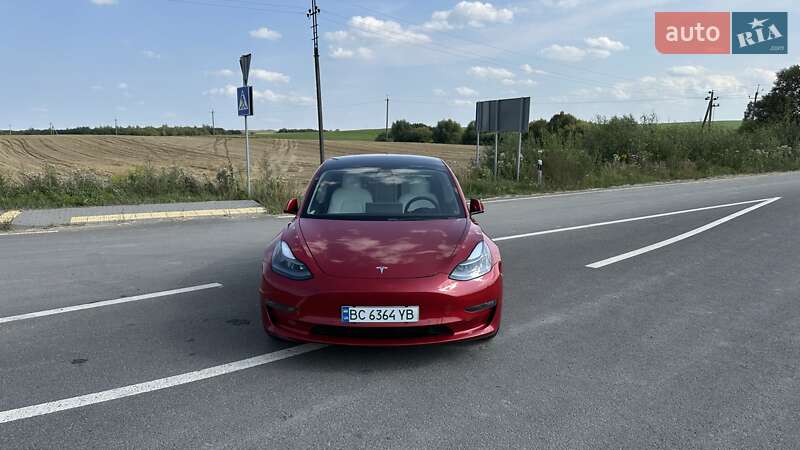 Седан Tesla Model 3 2022 в Жовкві