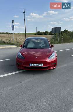 Седан Tesla Model 3 2022 в 