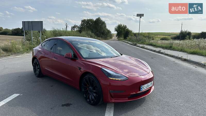 Седан Tesla Model 3 2022 в Жовкві