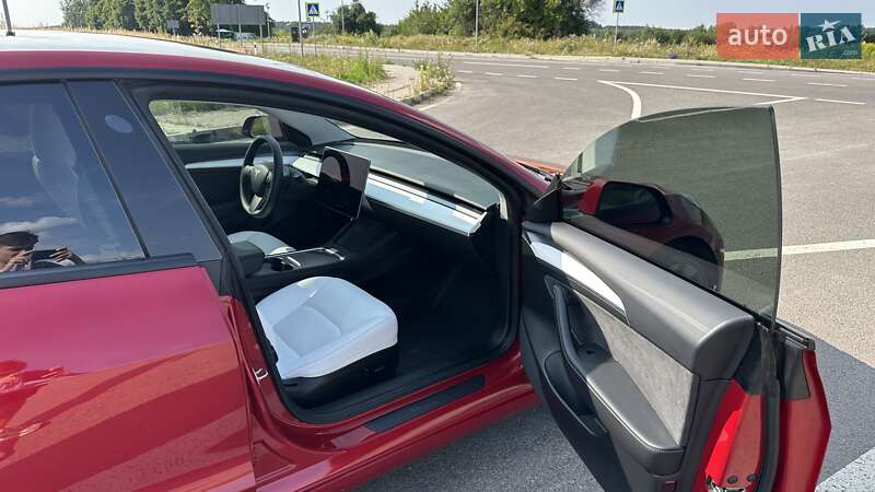 Седан Tesla Model 3 2022 в Жовкві
