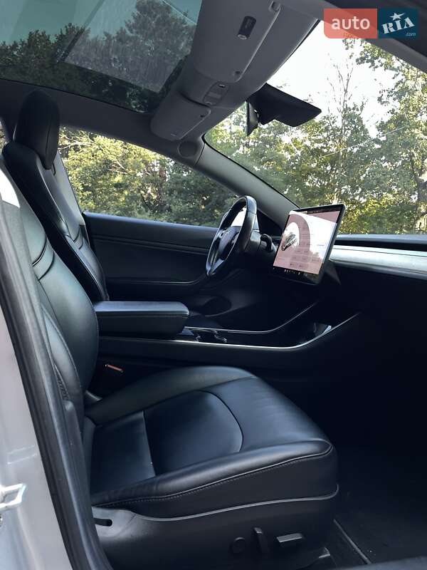 Седан Tesla Model 3 2018 в Харкові