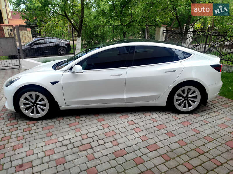 Седан Tesla Model 3 2018 в Львові