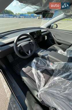 Седан Tesla Model 3 2024 в 
