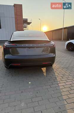 Седан Tesla Model 3 2024 в 