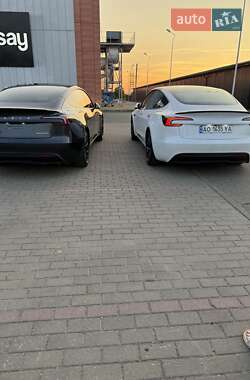 Седан Tesla Model 3 2024 в 