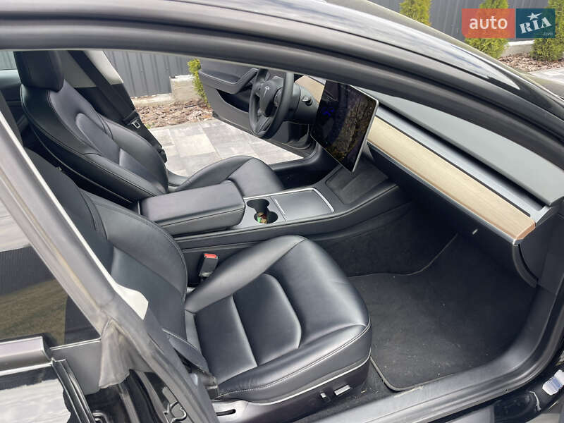 Седан Tesla Model 3 2021 в Києві
