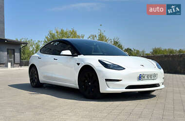 Седан Tesla Model 3 2023 в 