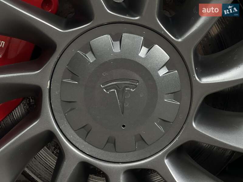 Седан Tesla Model 3 2022 в Львове