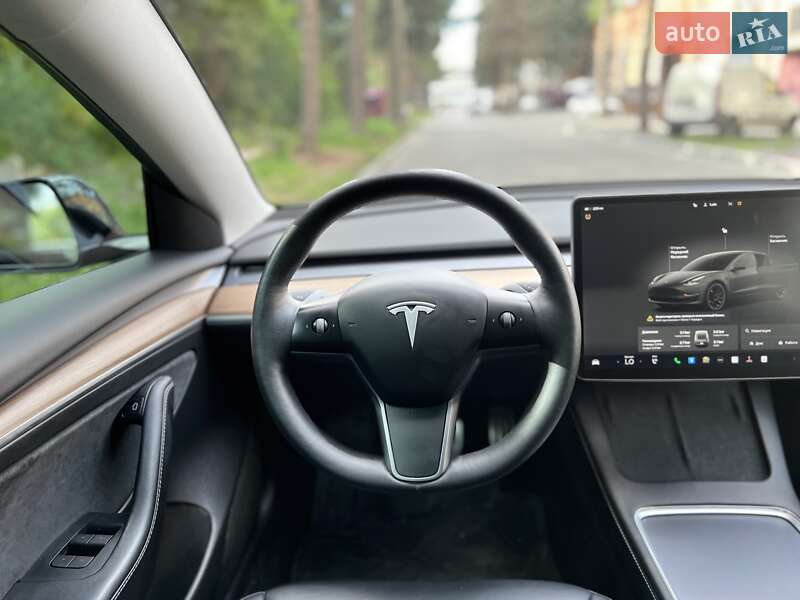 Седан Tesla Model 3 2022 в Львове