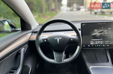 Седан Tesla Model 3 2022 в 