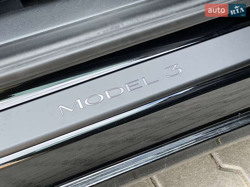 Седан Tesla Model 3 2022 в Львове