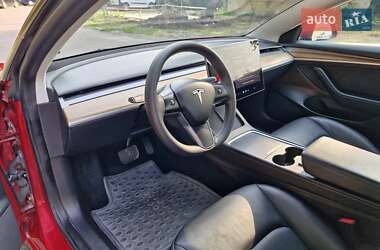 Седан Tesla Model 3 2023 в 