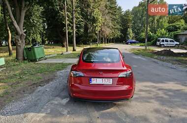 Седан Tesla Model 3 2023 в 