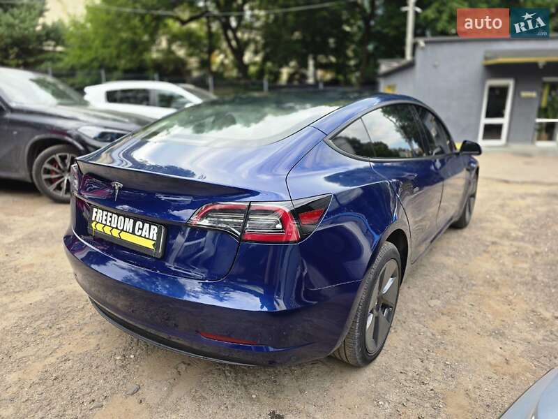 Седан Tesla Model 3 2023 в Львове