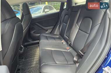 Седан Tesla Model 3 2023 в 