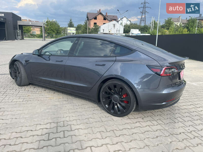 Седан Tesla Model 3 2021 в Львові