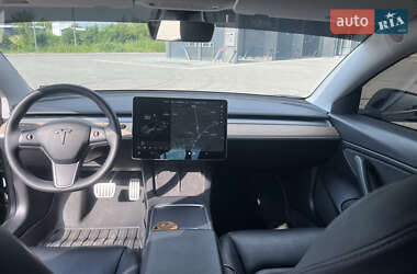 Седан Tesla Model 3 2021 в 