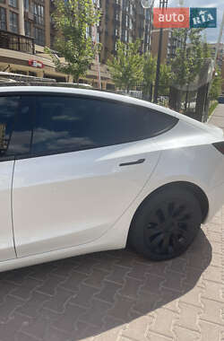 Седан Tesla Model 3 2021 в 