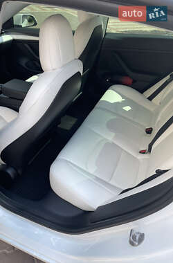 Седан Tesla Model 3 2021 в 