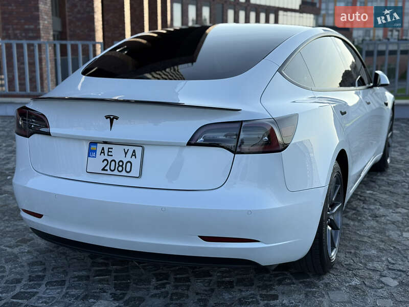 Седан Tesla Model 3 2022 в Днепре