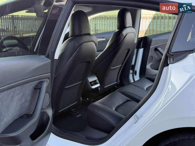 Седан Tesla Model 3 2022 в Днепре