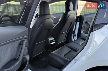 Седан Tesla Model 3 2022 в 