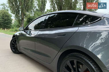 Седан Tesla Model 3 2023 в 