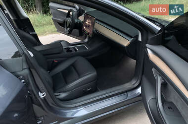 Седан Tesla Model 3 2023 в 