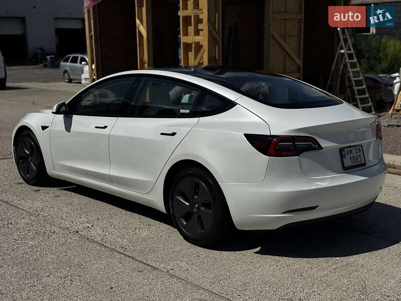Седан Tesla Model 3 2023 в Житомире